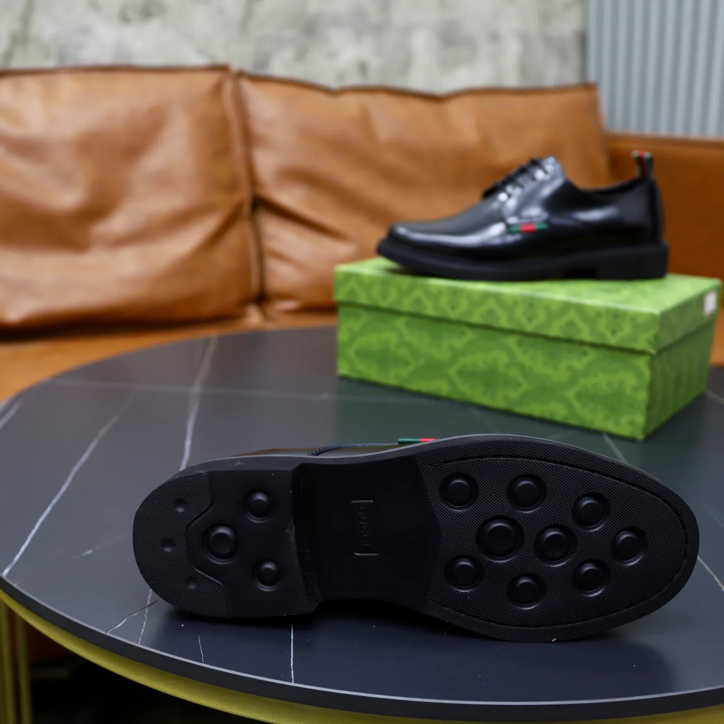 Ex-factory price: 540💰🙅‍♂️🙅‍♂️🙅‍♂️ Brand: GUCCI Standard code: Men's code 38-44 (45 can be customized) Grade: Same style as the official website Original order quality Material: Original cowhide surface Comfortable cowhide lining Original outsole Style category: Men's fashionable casual leather shoes Distinguished big-name luxury elements Top luxury Color: actual picture color